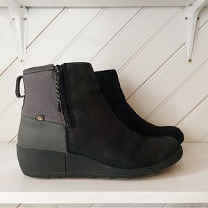 Bogs Vista Rugged Zip Wedge Boot | Black | Womens 9